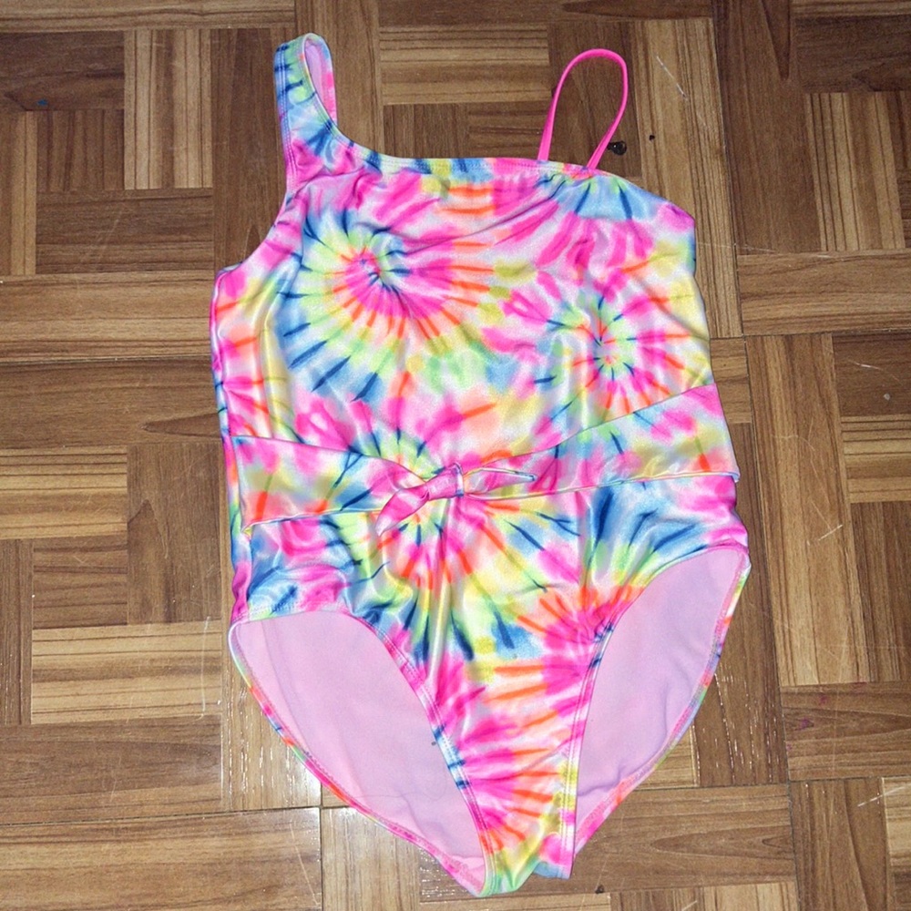 girls swimsuit